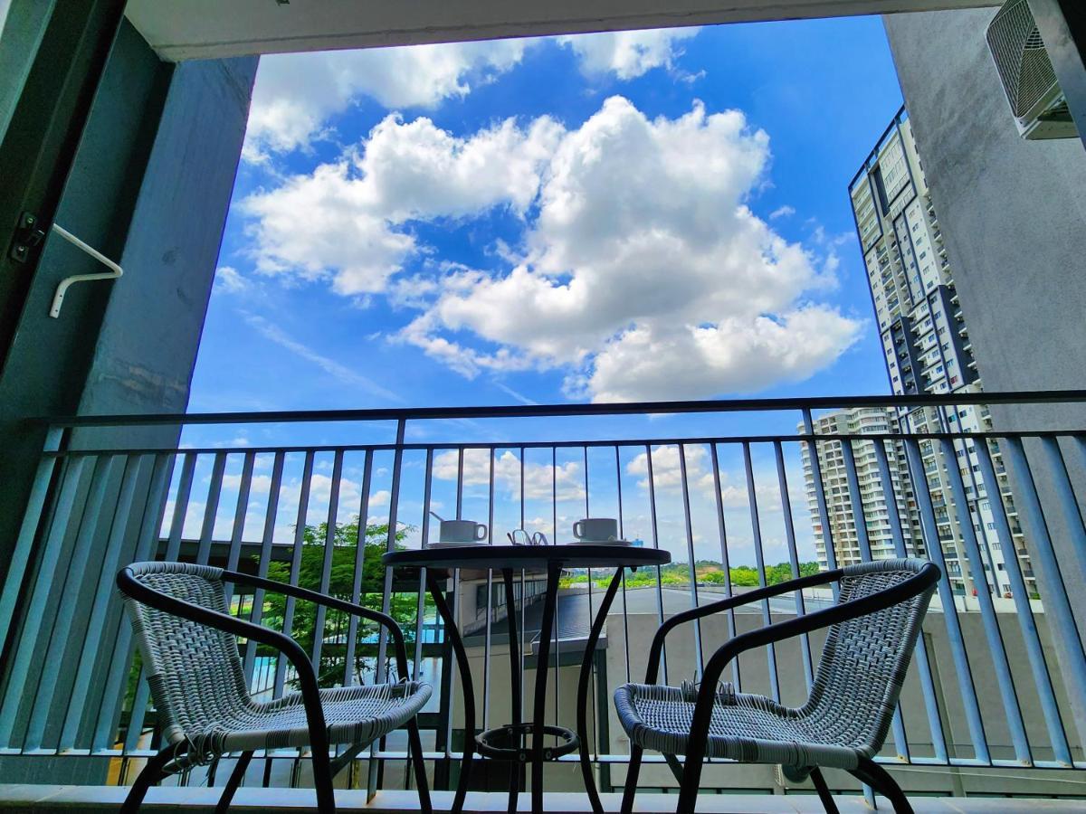 Klia Lili Residensi 5 Plus 2 Pax With Splendid Pool Nilai Ngoại thất bức ảnh